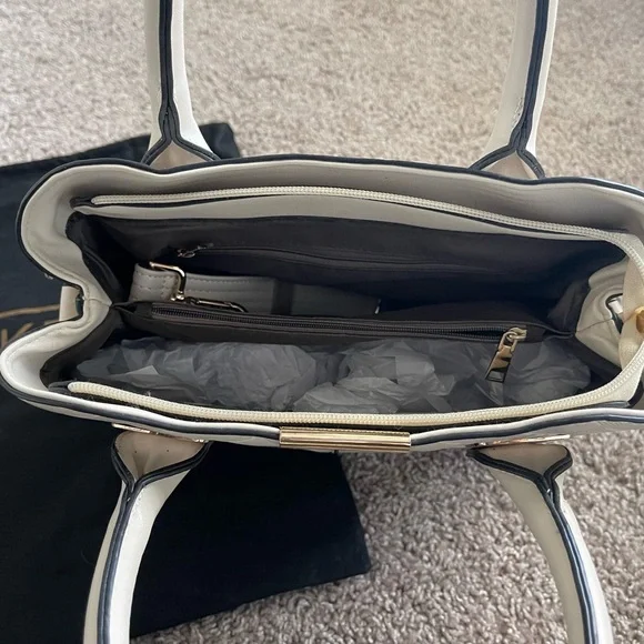 Cream Concealed Carry Pruse - Picture 4 of 4